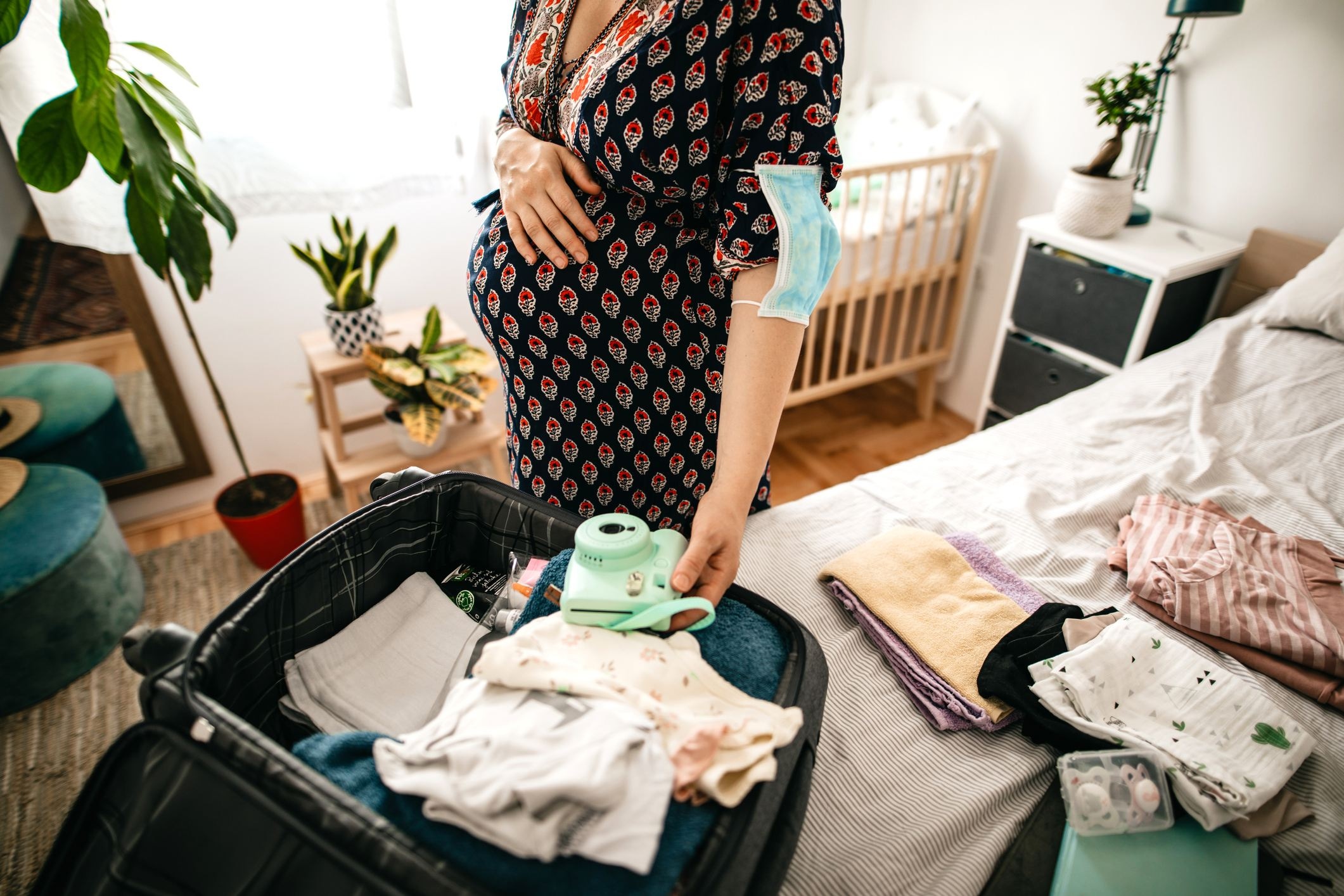 Qué llevar en la maleta del hospital cuándo nace tu bebé? » Con M de Madre