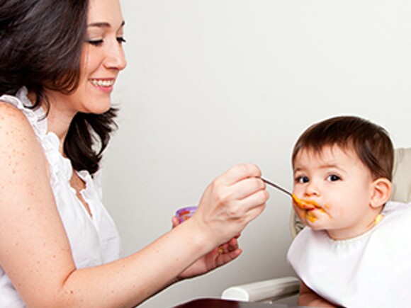 Pasito a pasito: ¿Qué debe comer tu bebé?