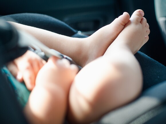 Medidas de seguridad en el carro para los bebés