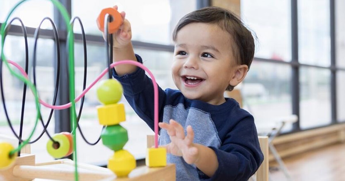 Cuál es la importancia del juego y los juguetes en los niños? 